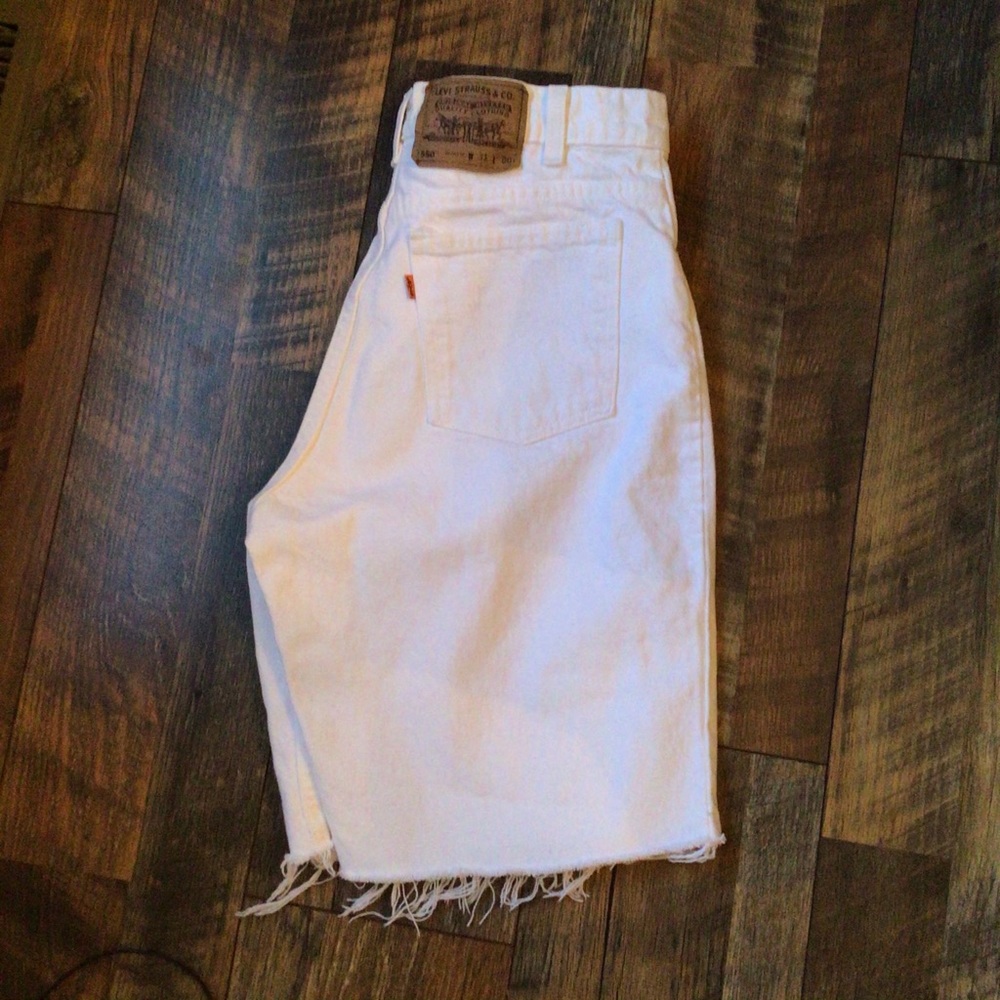 Vintage Levi’s 550 Cut Off Frayed Jean Shorts 30”W